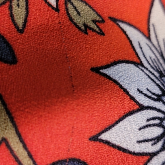 Loft Plus Red Sleeveless Blouse with Large Floral Pattern - Size 14W - Picture 5 of 6